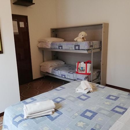 Hotel Cesari Rimini Buitenkant foto