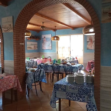Hotel Cesari Rimini Buitenkant foto