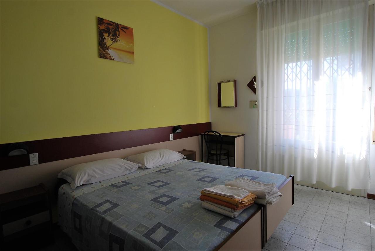 Hotel Cesari Rimini Buitenkant foto