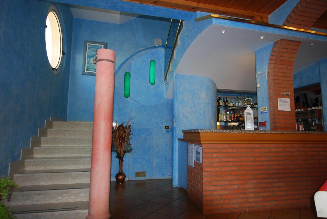 Hotel Cesari Rimini Buitenkant foto