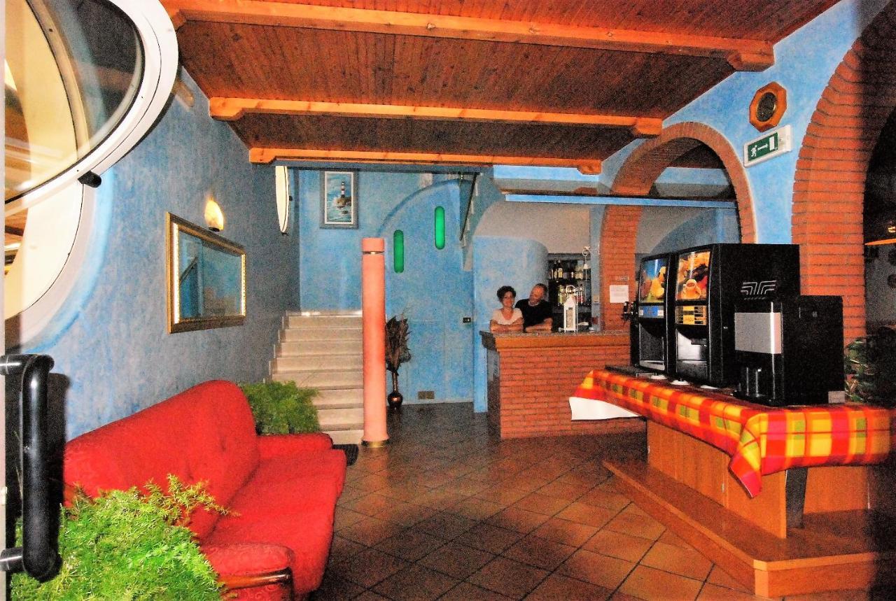 Hotel Cesari Rimini Buitenkant foto