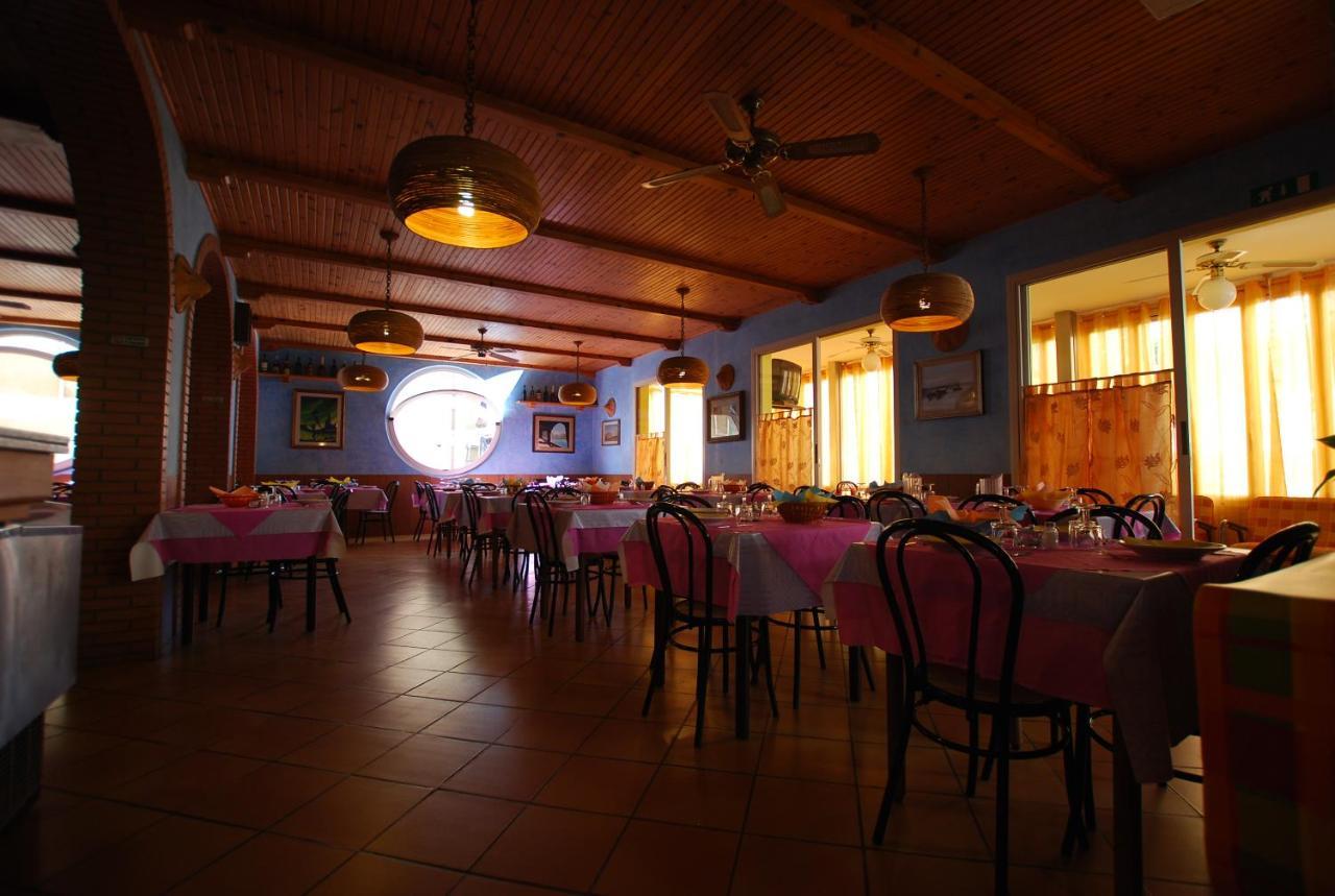 Hotel Cesari Rimini Buitenkant foto