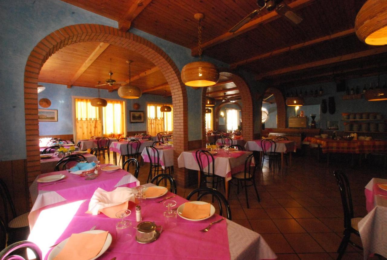 Hotel Cesari Rimini Buitenkant foto