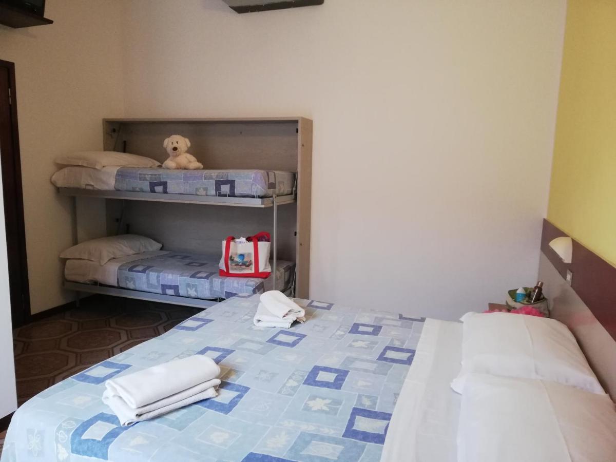 Hotel Cesari Rimini Buitenkant foto