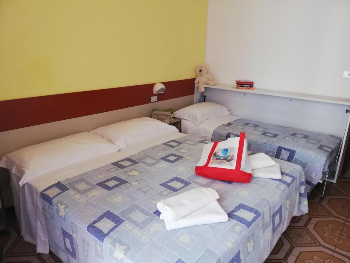 Hotel Cesari Rimini Buitenkant foto