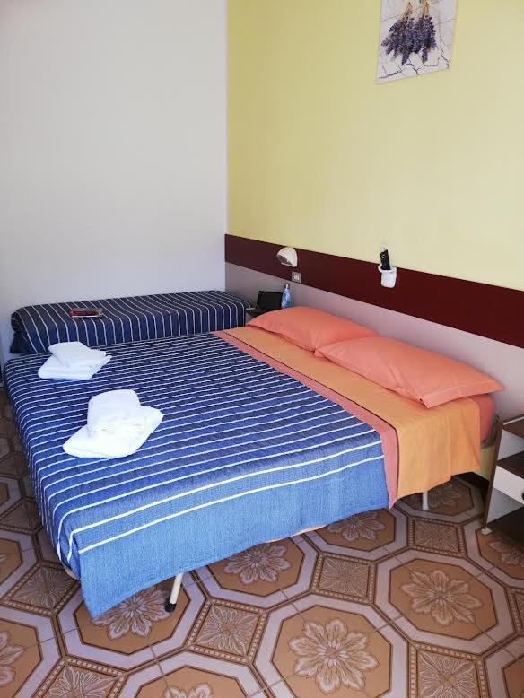 Hotel Cesari Rimini Buitenkant foto