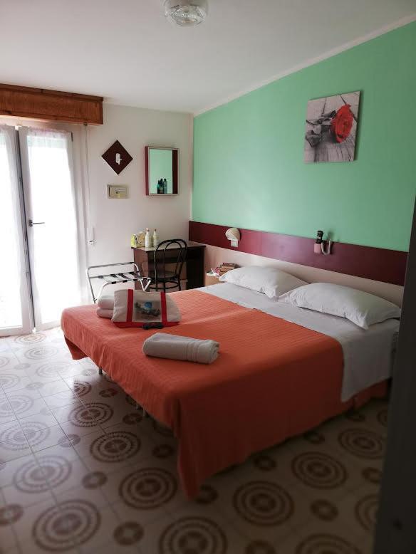 Hotel Cesari Rimini Buitenkant foto