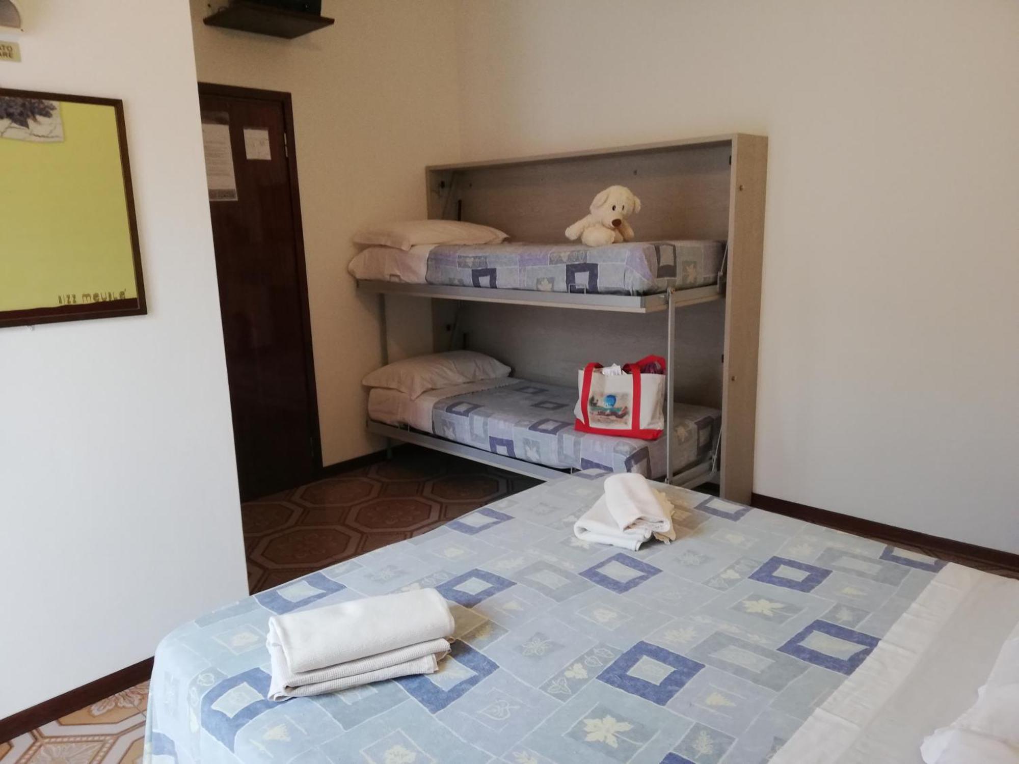 Hotel Cesari Rimini Buitenkant foto