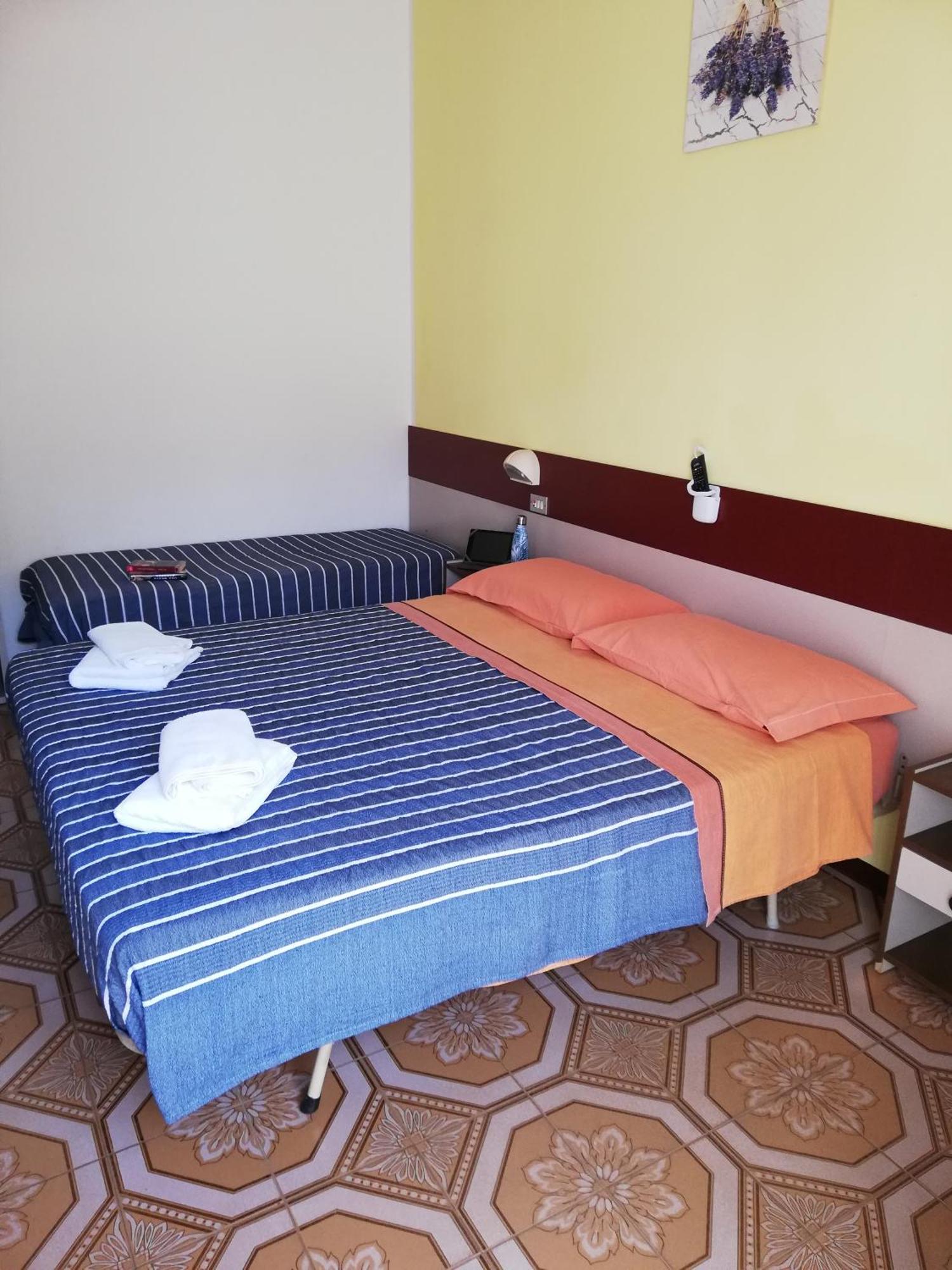 Hotel Cesari Rimini Buitenkant foto